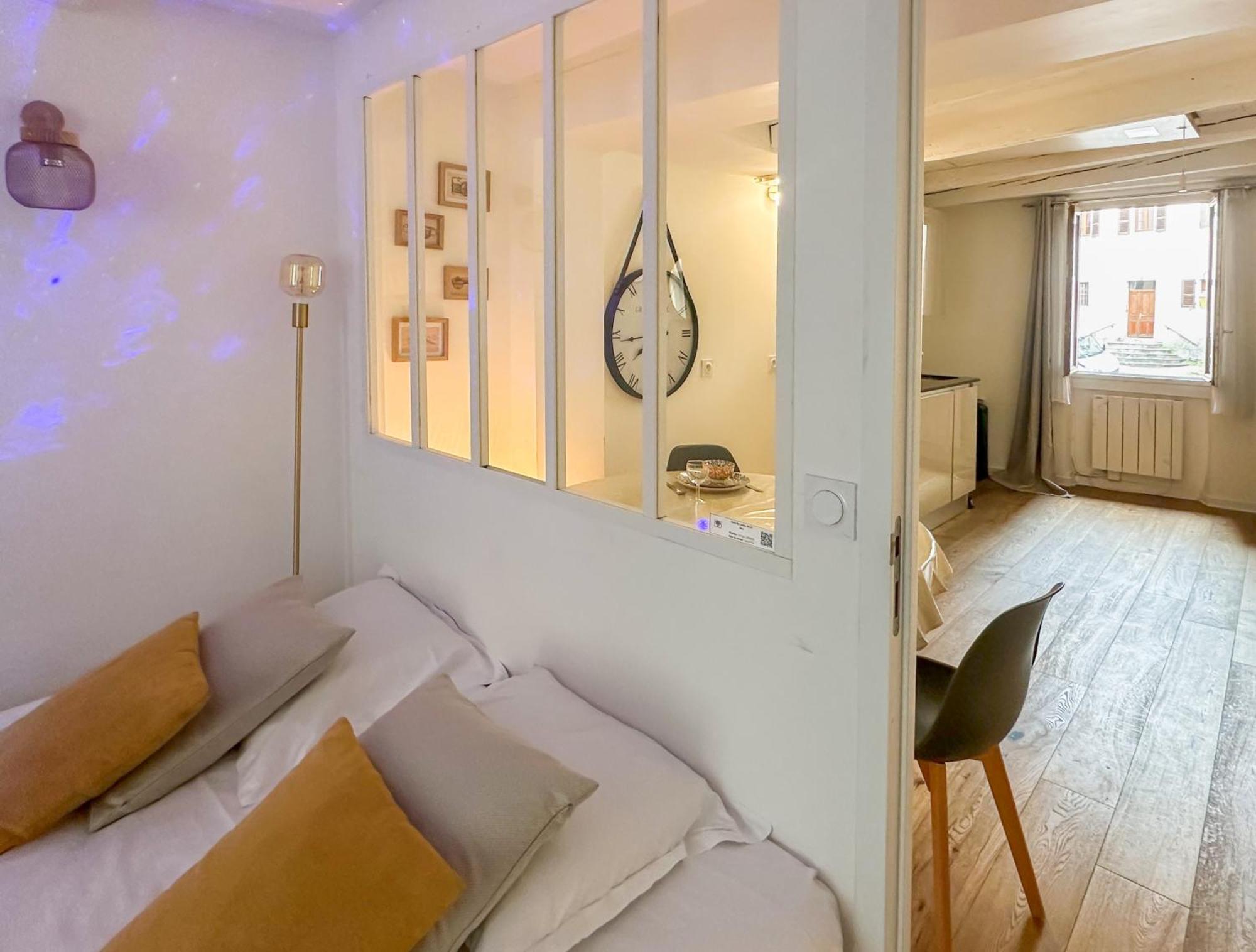 Night Desires Vieille Ville Annecy Charmant Анси Екстериор снимка