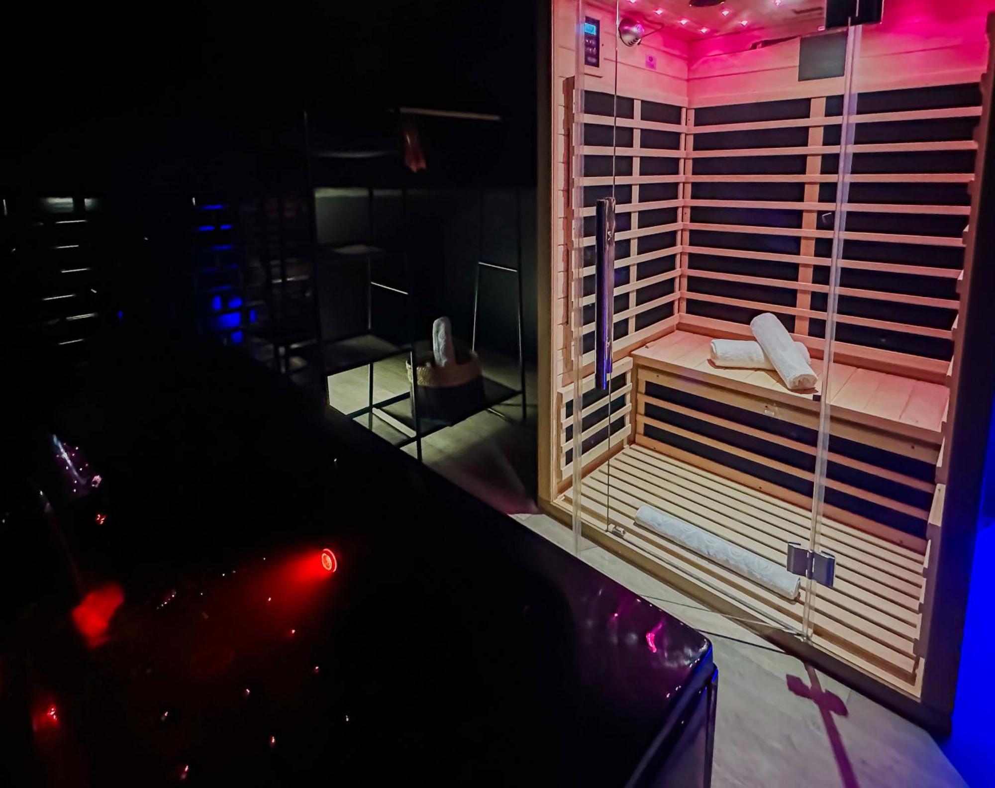 Night Desires Vieille Ville Annecy Charmant Анси Екстериор снимка