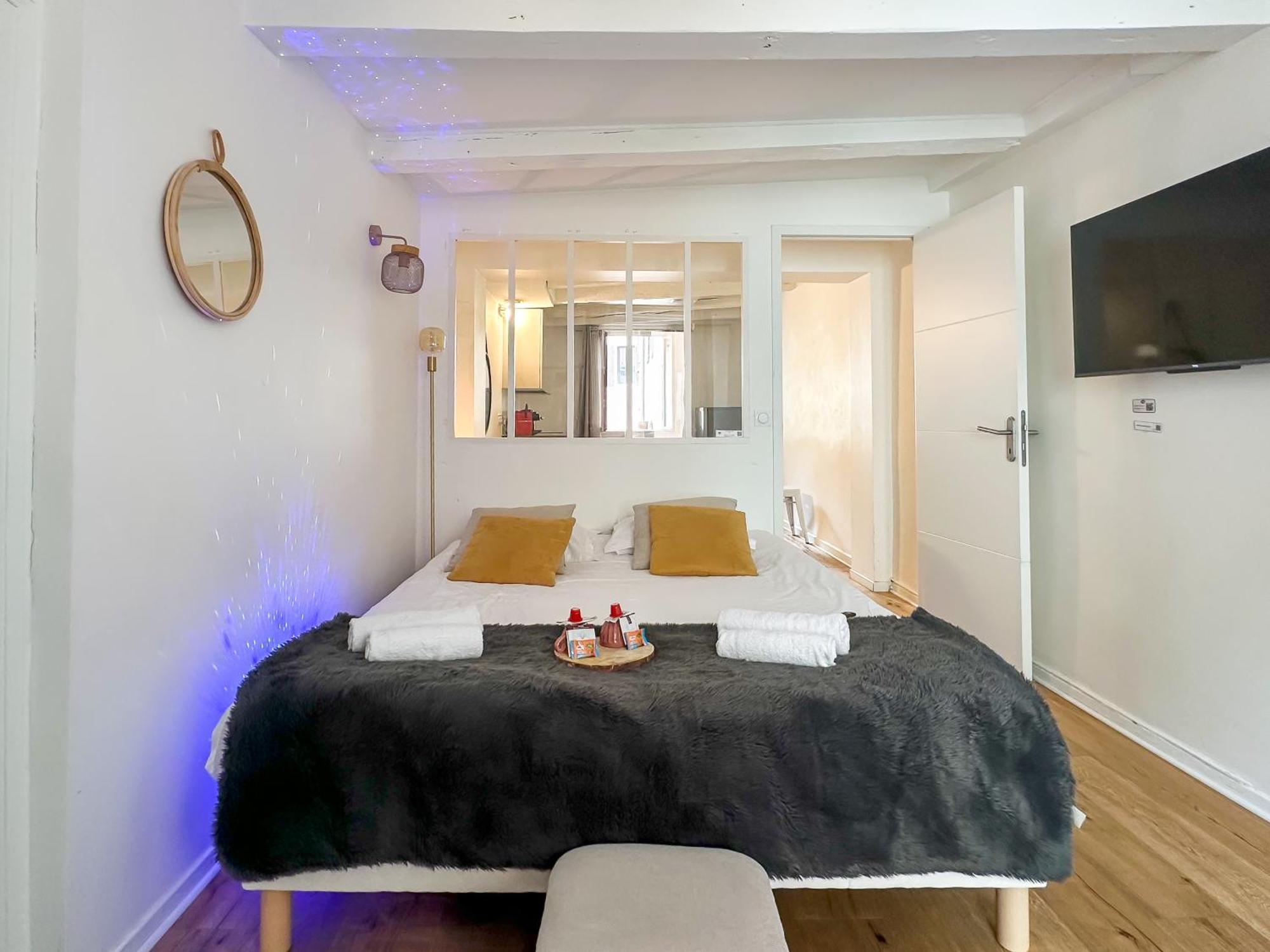 Night Desires Vieille Ville Annecy Charmant Анси Екстериор снимка